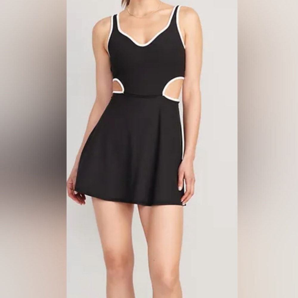 Old Navy PowerSoft Fit & Flair Shelf-Bra
Support Cutout-Waist Dress Size M